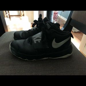 Boys Nike Team Hustle D8 Size 4y